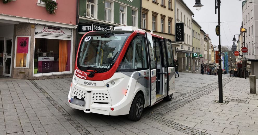 autonomes Fahrzeug in Innenstadt